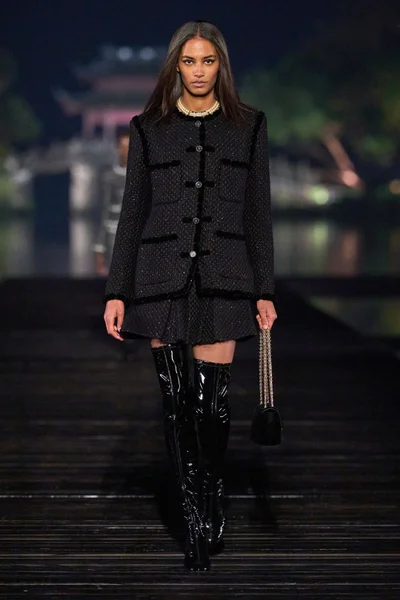 Look 9